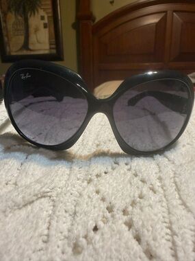 Ladies Ray Ban sunglasses
